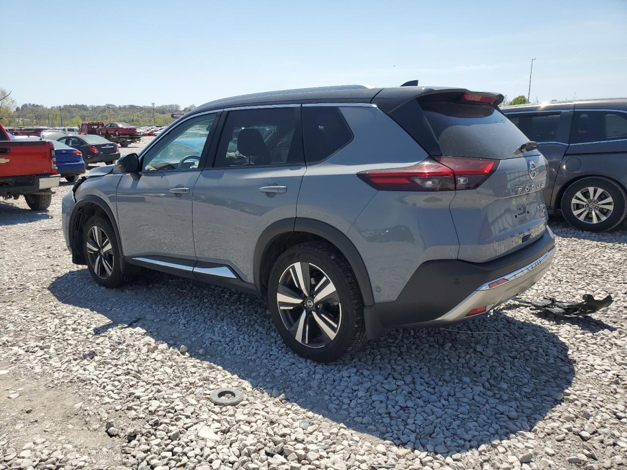 2021 Nissan Rogue Platinum - Фото 2
