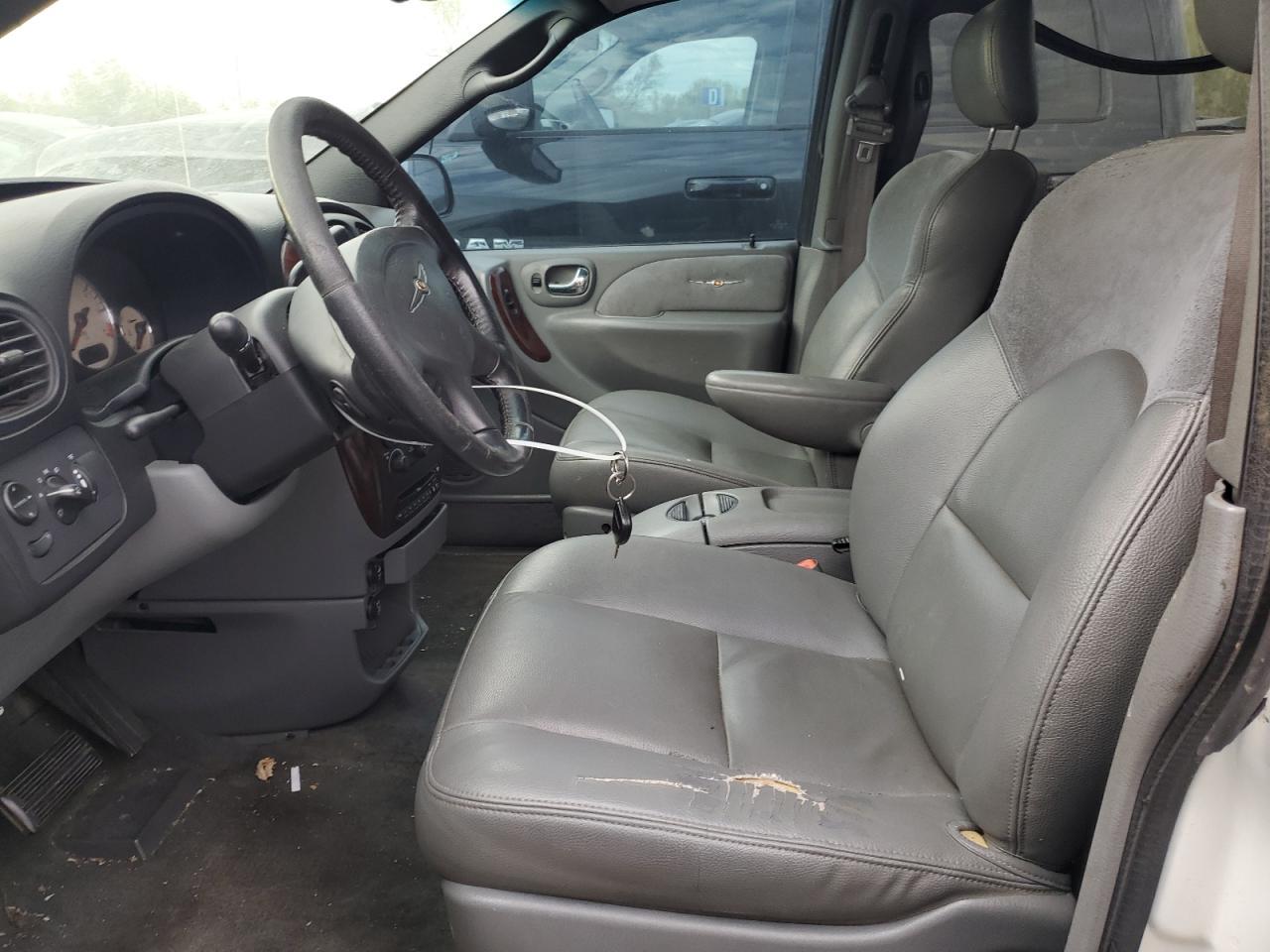 2004 Chrysler Town & Country Limited - Фото 7