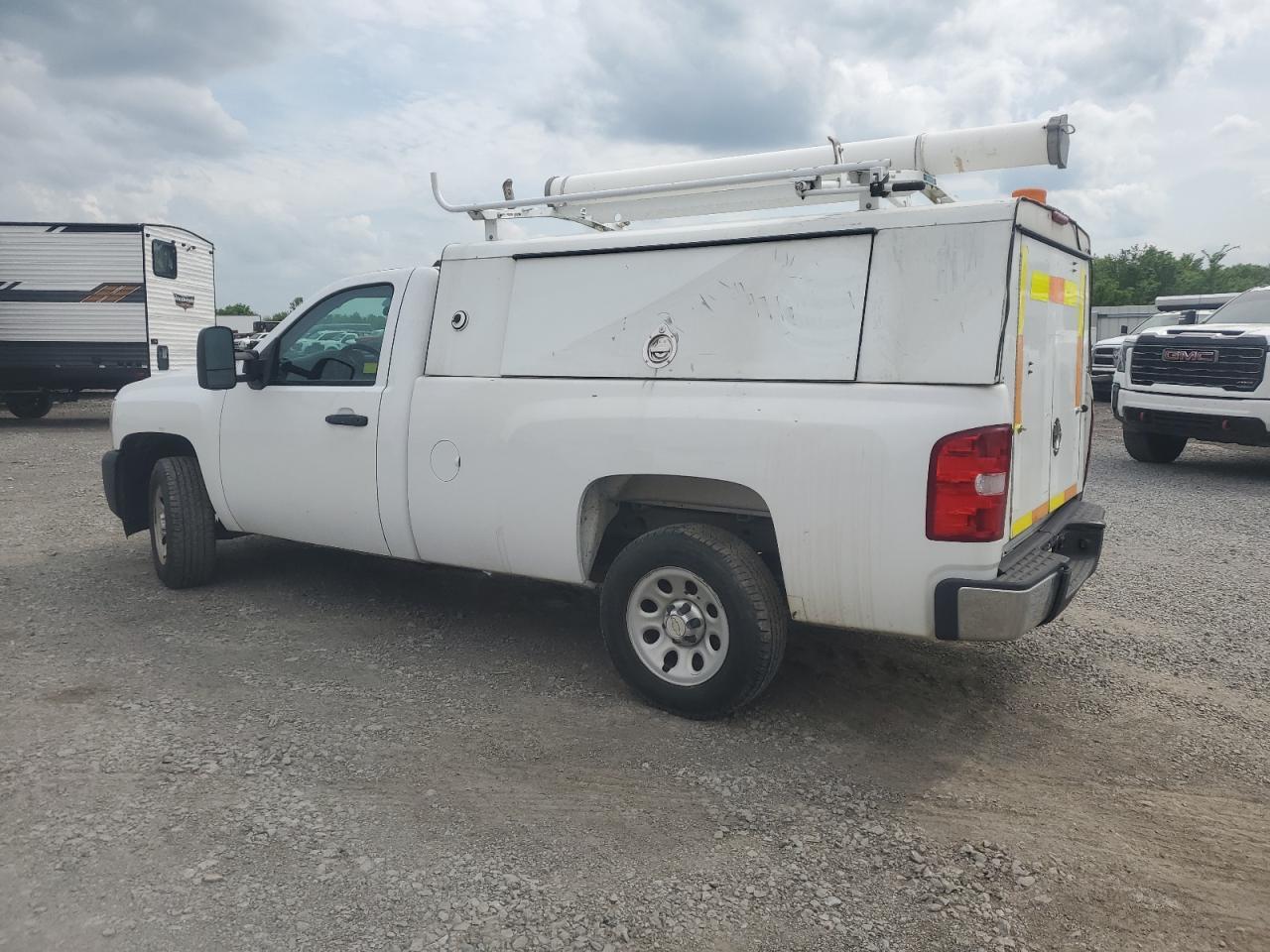 2013 Chevrolet Silverado C1500 - Фото 2