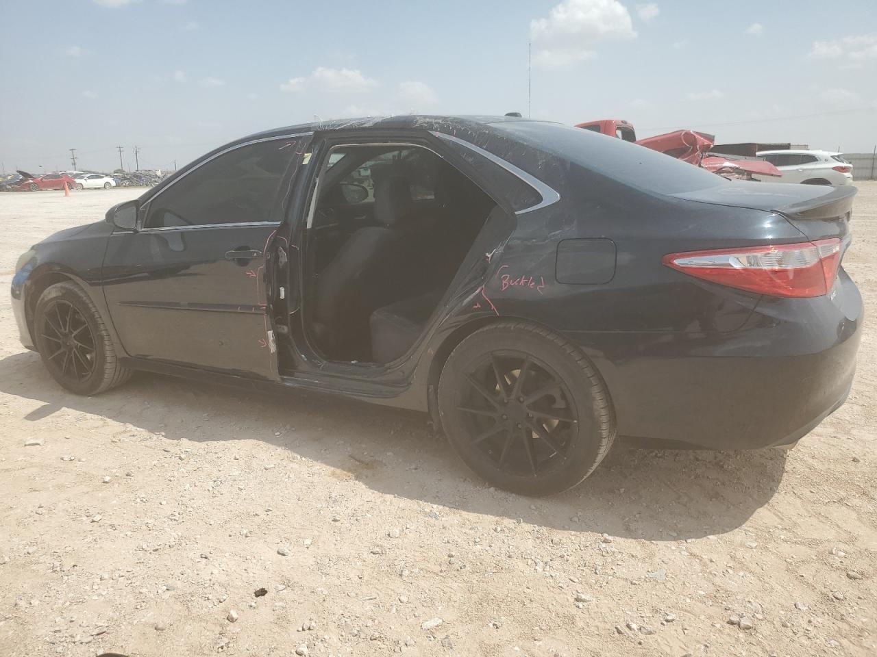 2015 Toyota Camry Xse - Image 2