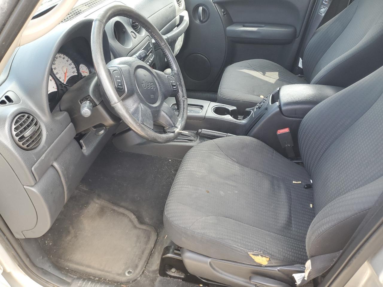 2004 Jeep Liberty Sport - Фото 7