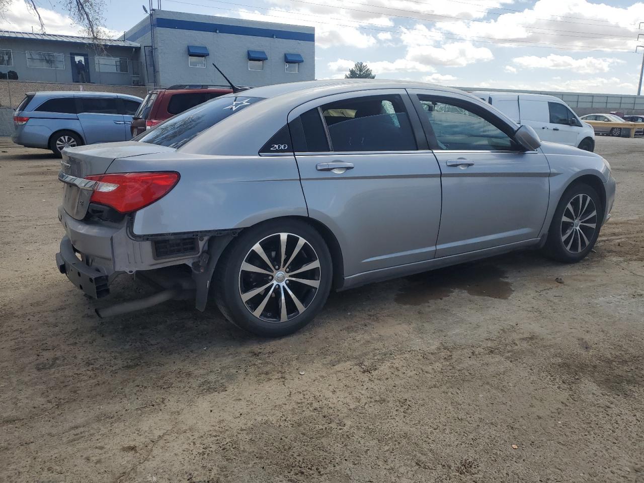 2013 Chrysler 200 Touring - Image 3