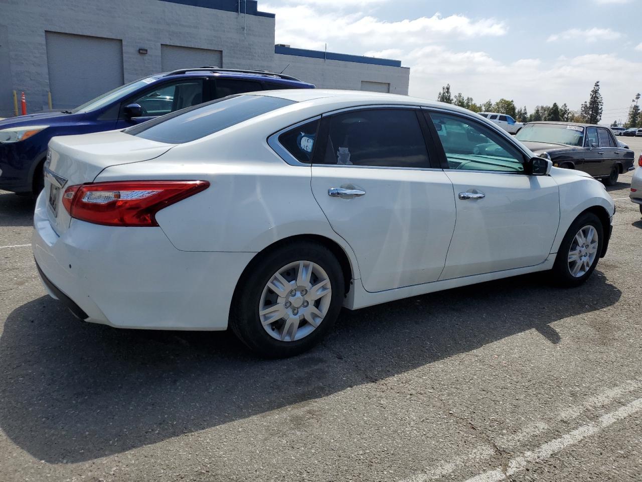 2016 Nissan Altima 2.5 - Фото 3