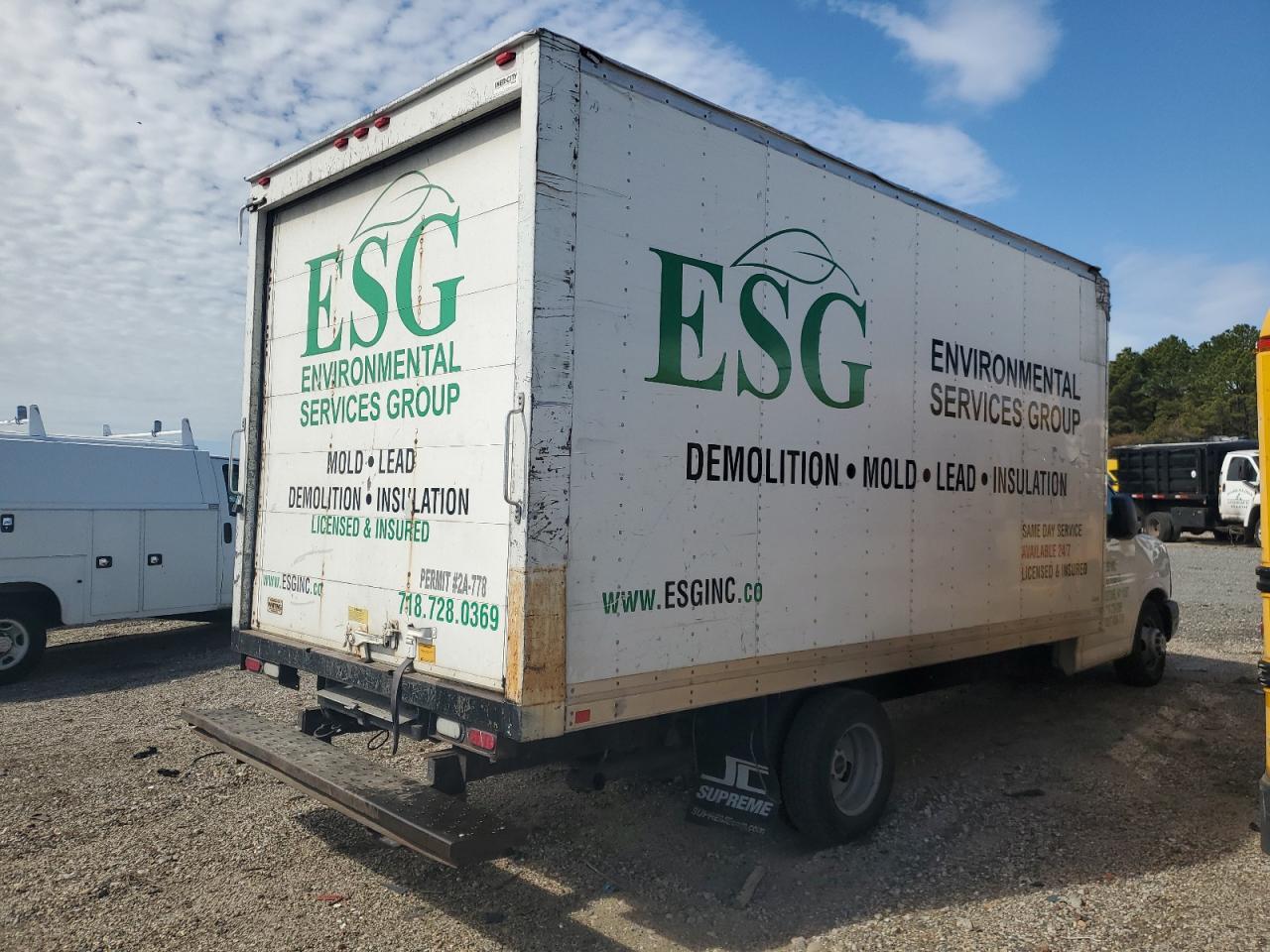 2015 GMC Savana Cutaway G3500 - Фото 3