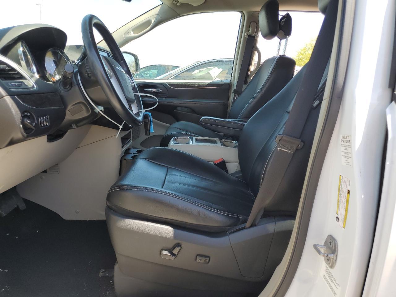2014 Chrysler Town & Country Touring - Фото 7