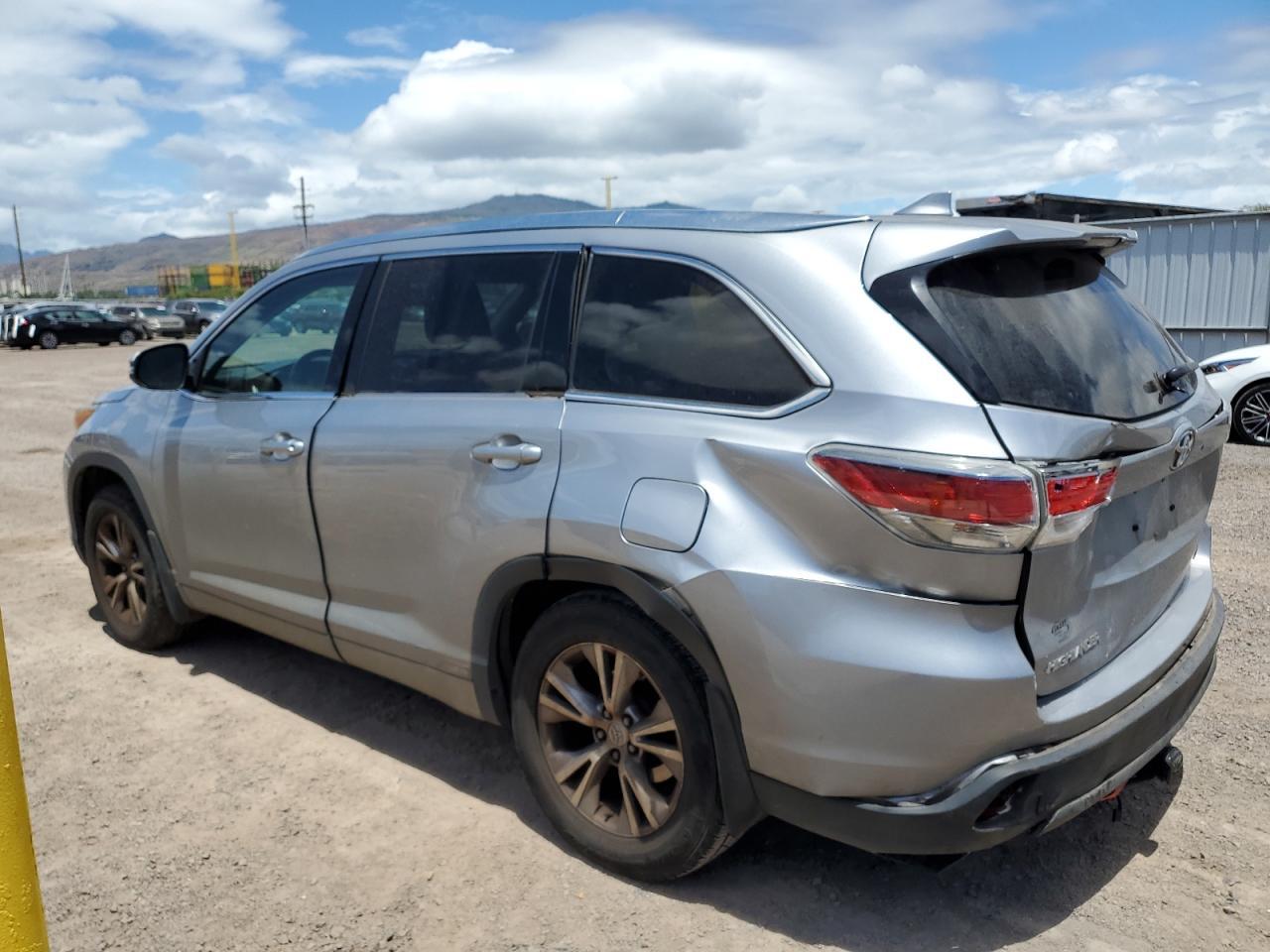 2015 Toyota Highlander Xle - Image 2