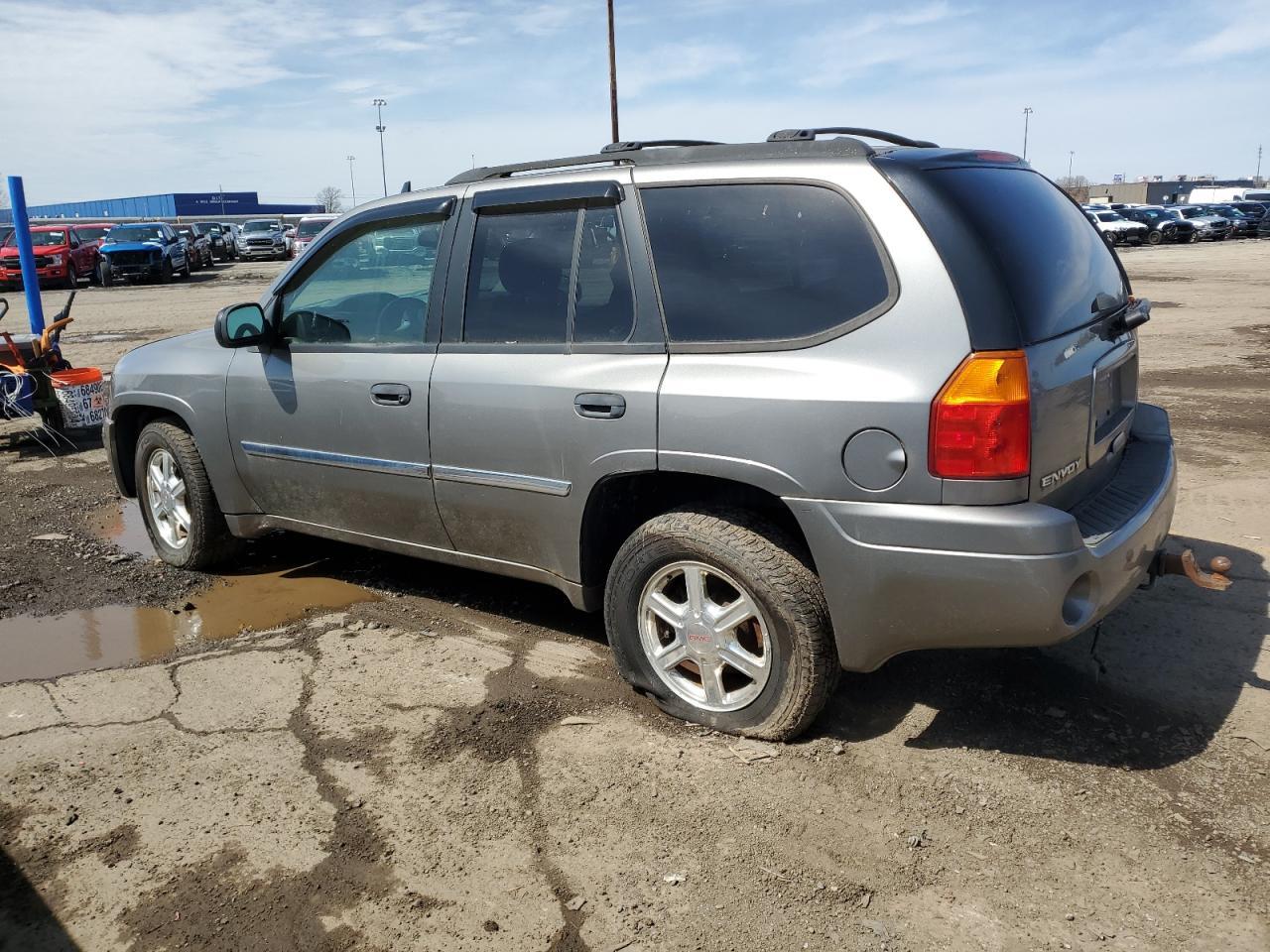 2008 GMC Envoy - Фото 2