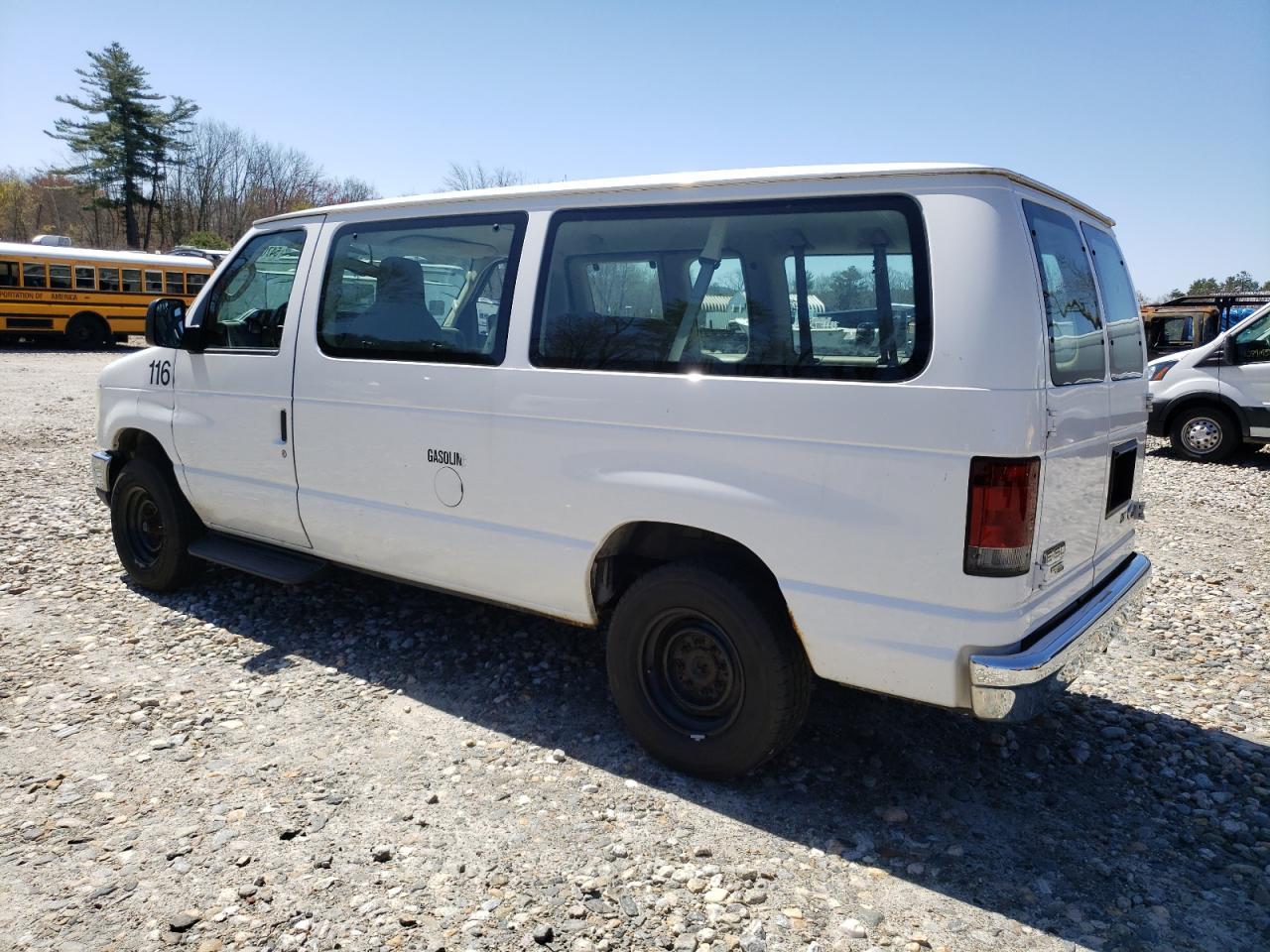 2011 Ford Econoline E150 Wagon - Фото 2