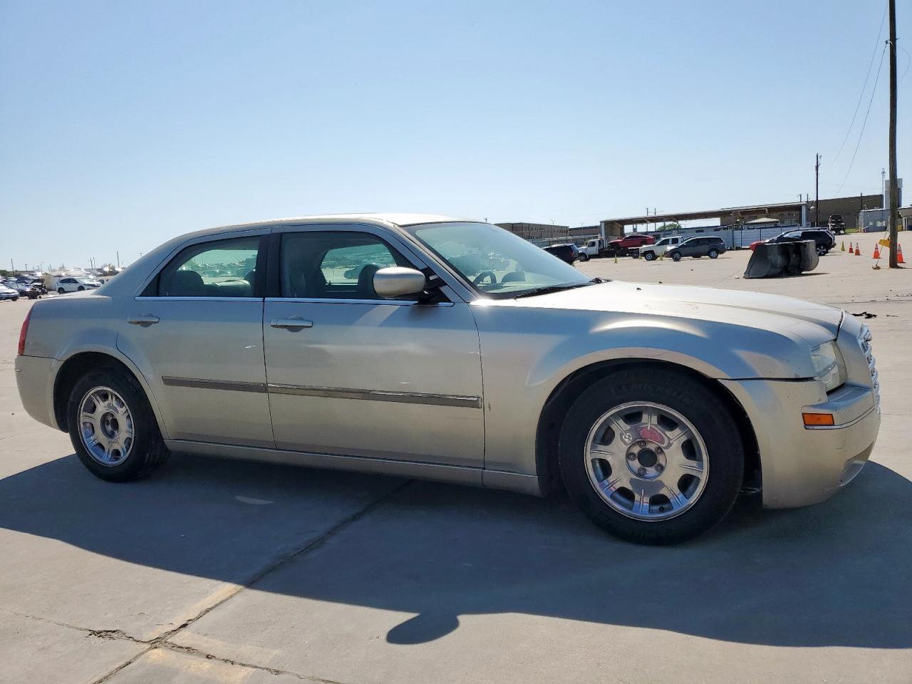2007 Chrysler 300 Touring - Image 4