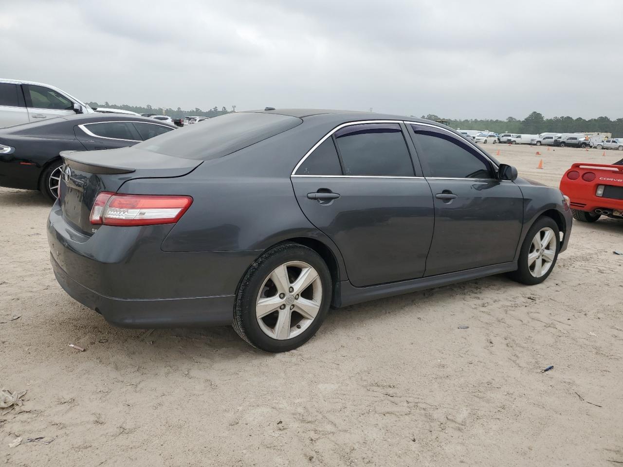 2011 Toyota Camry Base - Фото 3