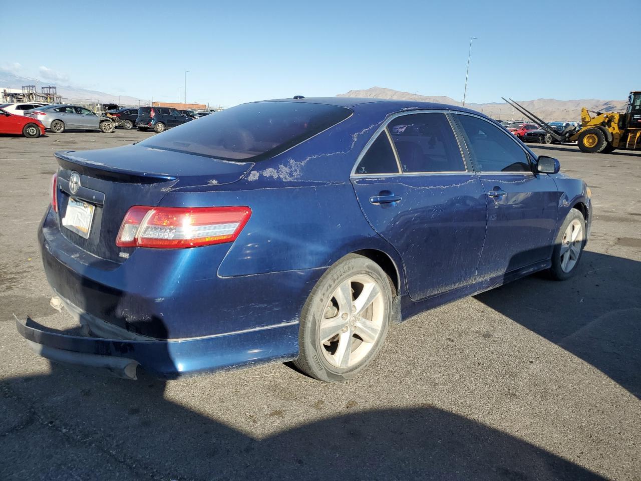 2011 Toyota Camry - Фото 3