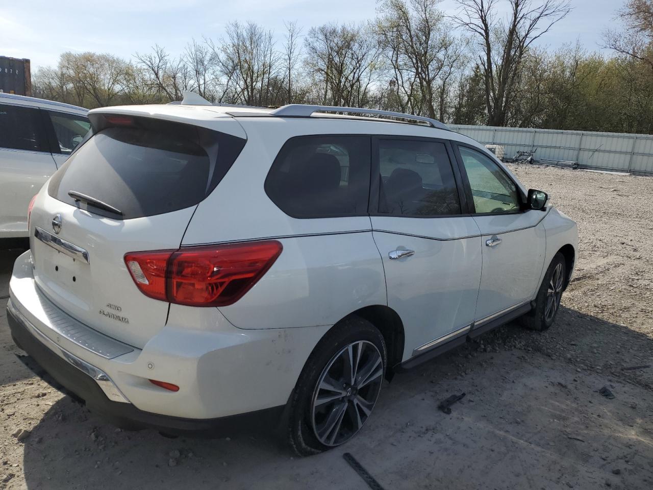 2020 Nissan Pathfinder Platinum - Фото 3