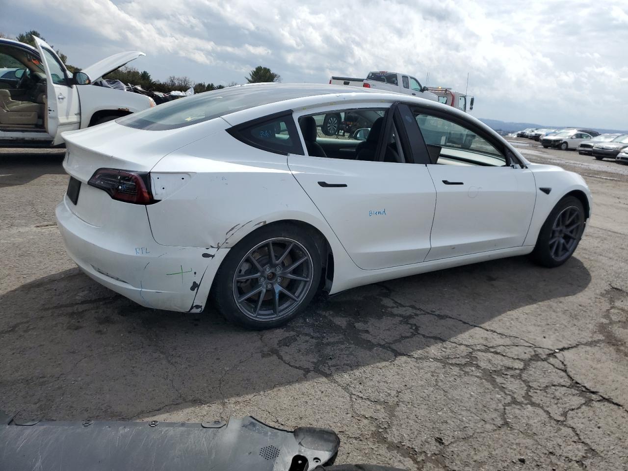 2023 Tesla Model 3 - Фото 3