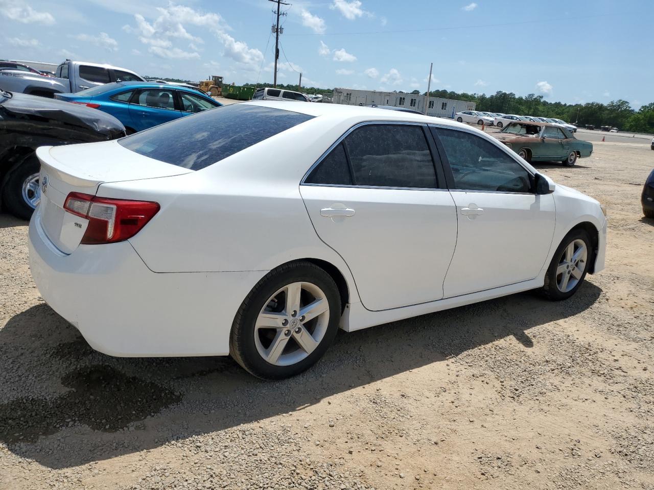 2012 Toyota Camry Base - Фото 3