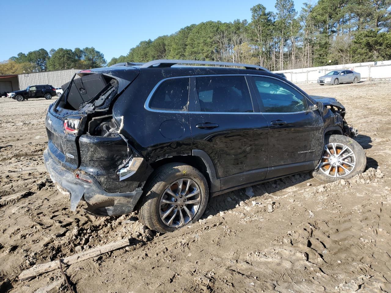 2019 Jeep Cherokee Latitude Plus - Image 3