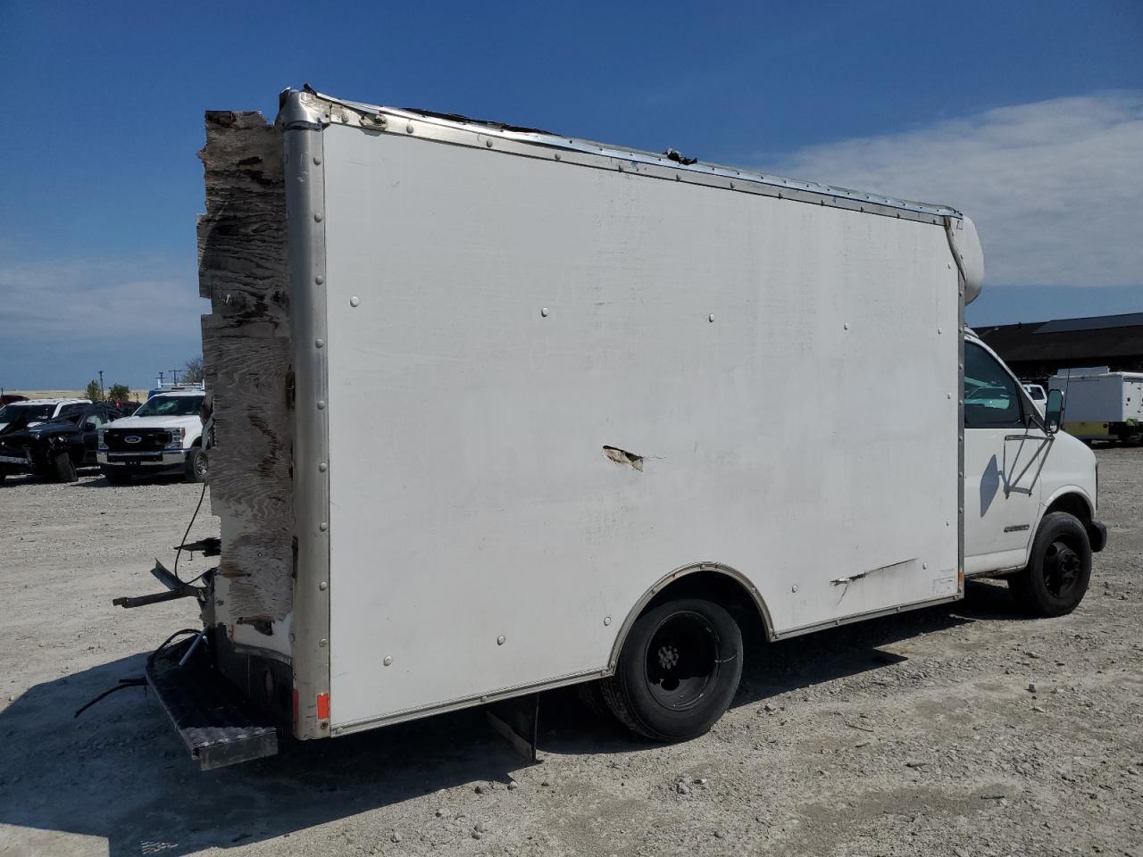 2002 Chevrolet Express G3500 - Фото 3