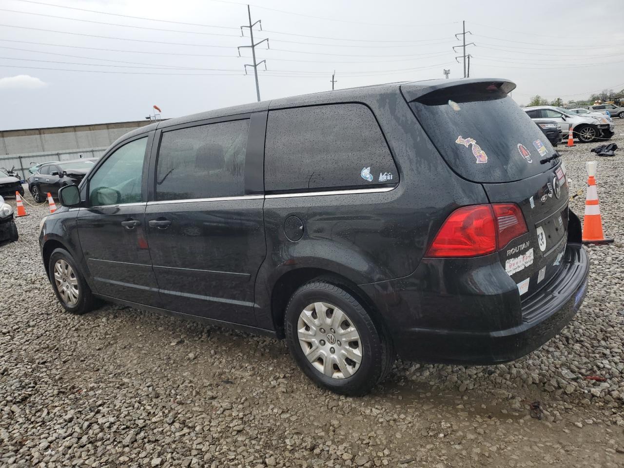 2011 Volkswagen Routan - Фото 2