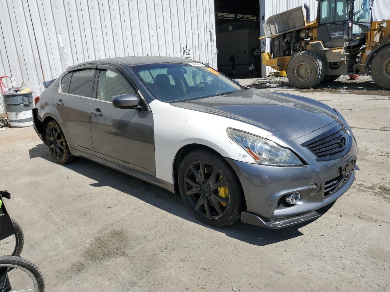 2011 Infiniti G37 - Image 4