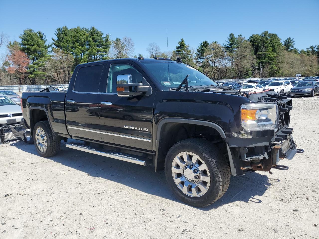 2015 GMC Sierra K2500 Denali - Image 4