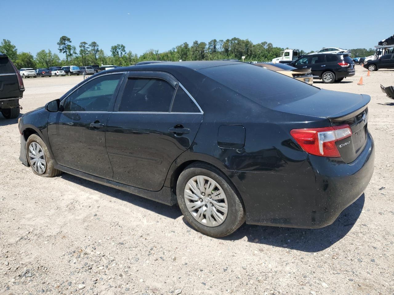 2014 Toyota Camry L - Фото 2