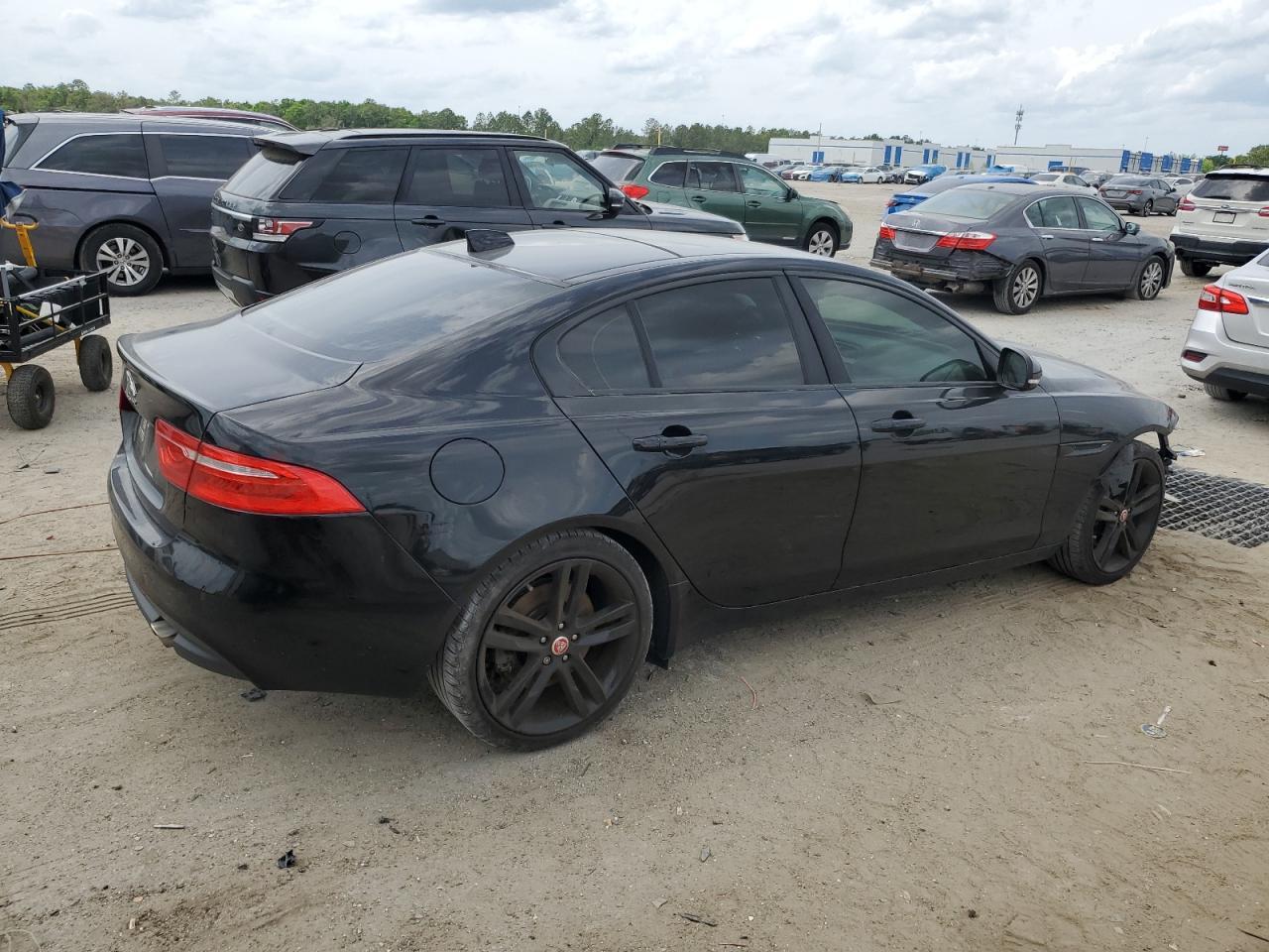 2019 Jaguar Xe Prestige - Image 3