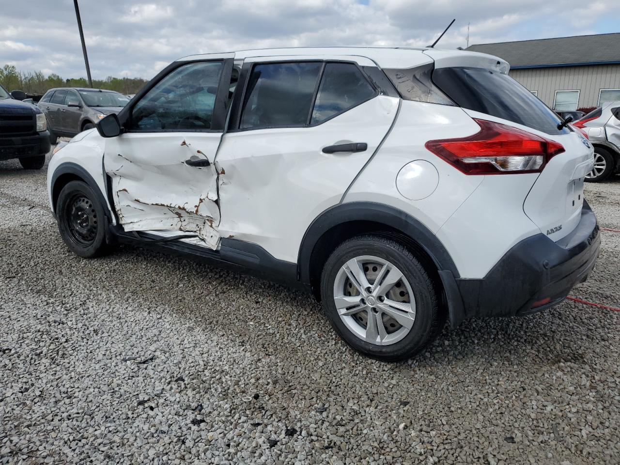 2020 Nissan Kicks S - Фото 2