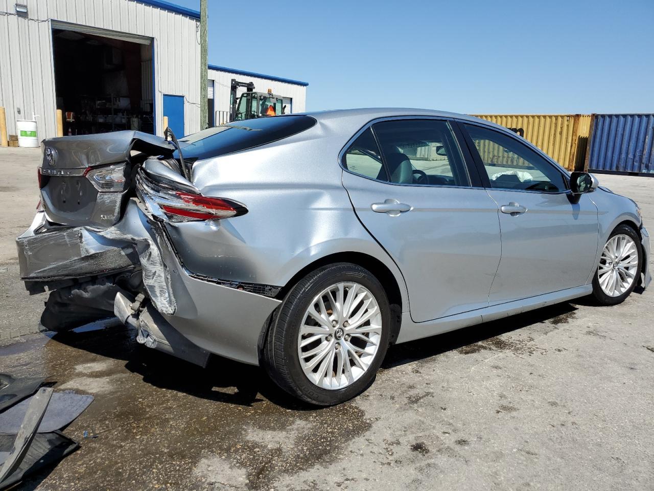2018 Toyota Camry Xle - Image 3
