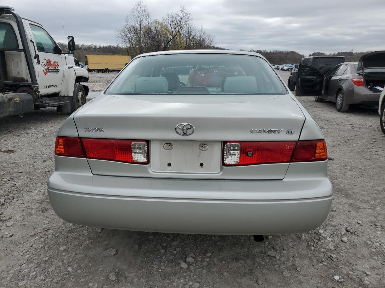 2000 Toyota Camry Ce - Фото 6