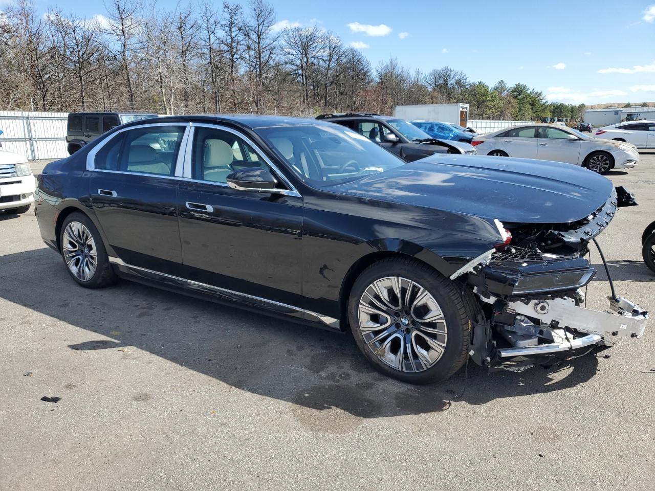 2025 BMW I7 xDrive60 - Image 4