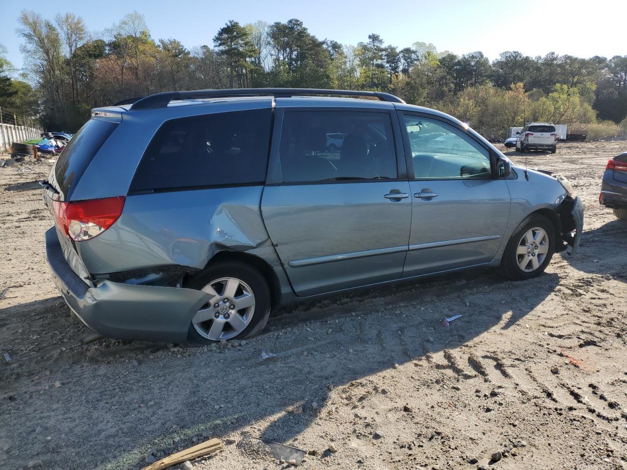 2010 Toyota Sienna Ce - Фото 3