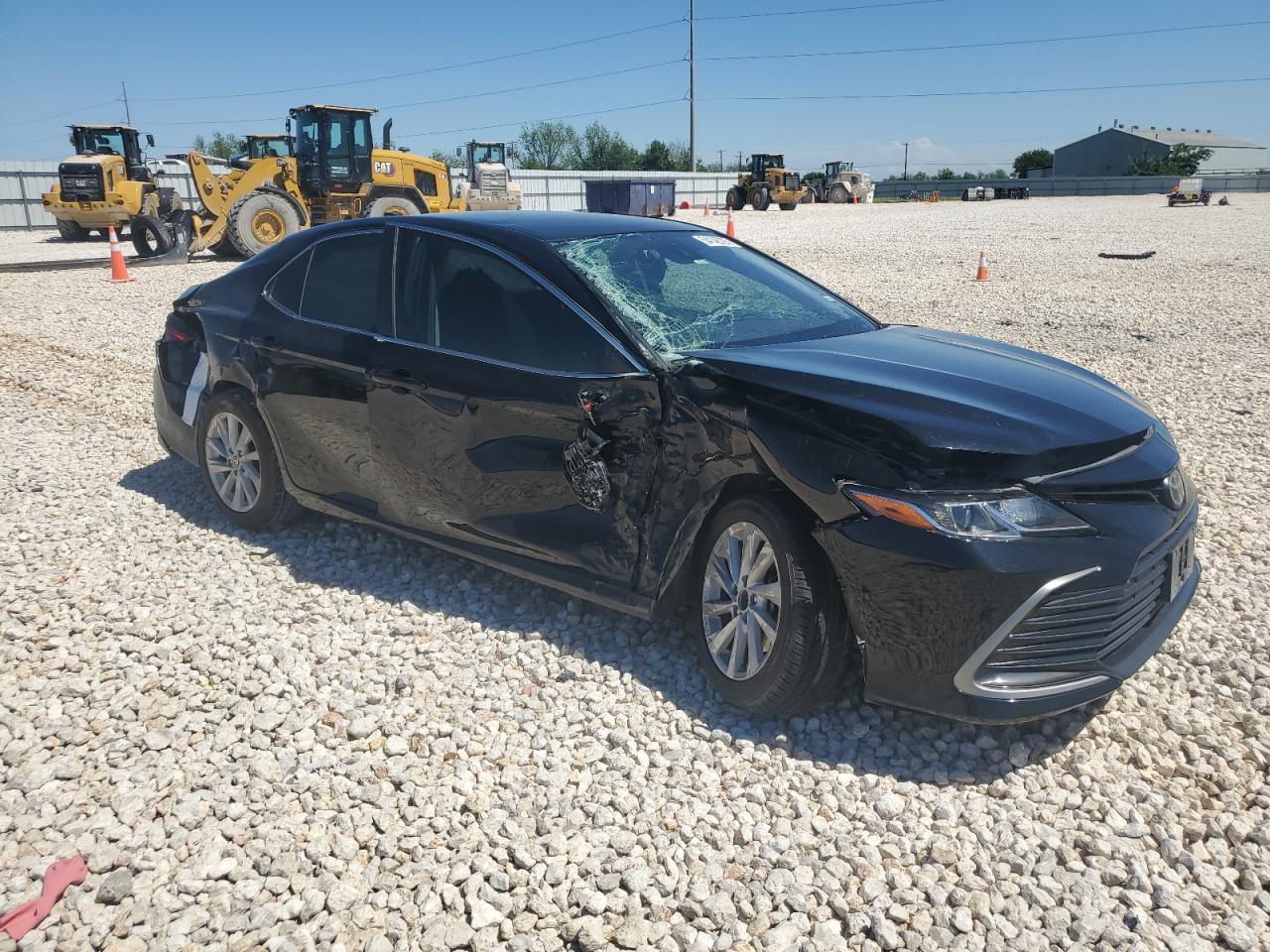 2022 Toyota Camry Le - Image 4