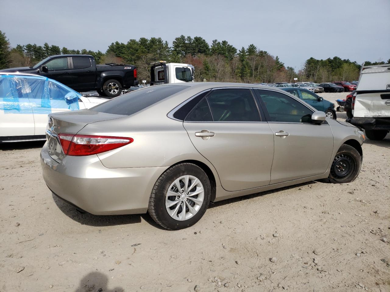 2016 Toyota Camry Le - Фото 3