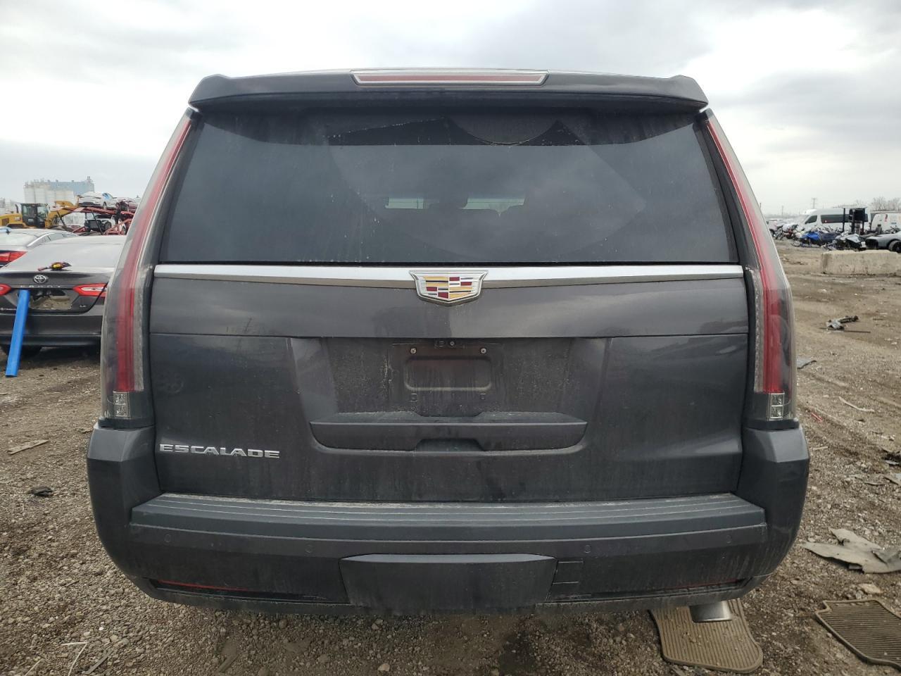 2017 Cadillac Escalade Premium Luxury - Image 6