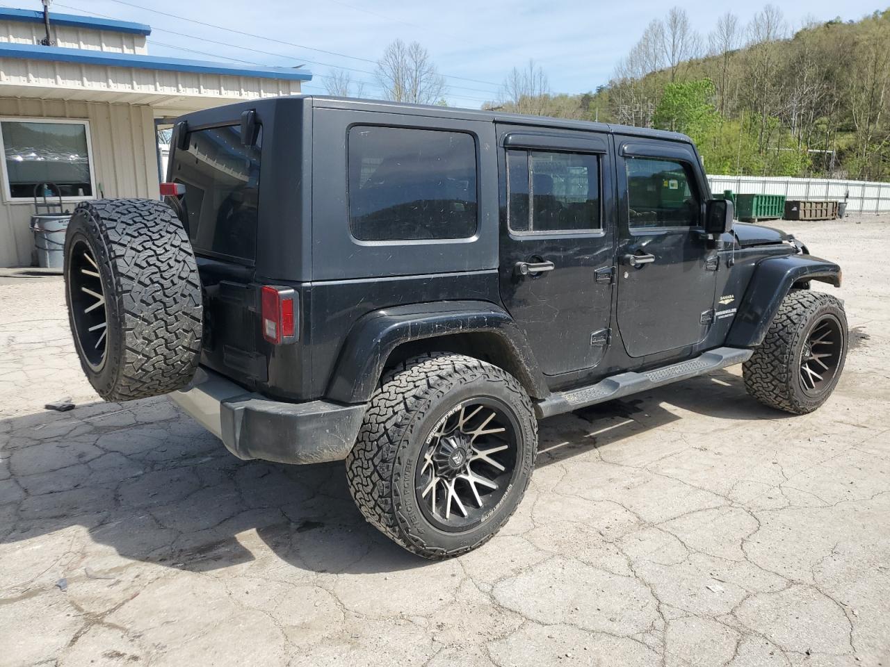 2009 Jeep Wrangler Unlimited Sahara - Image 3