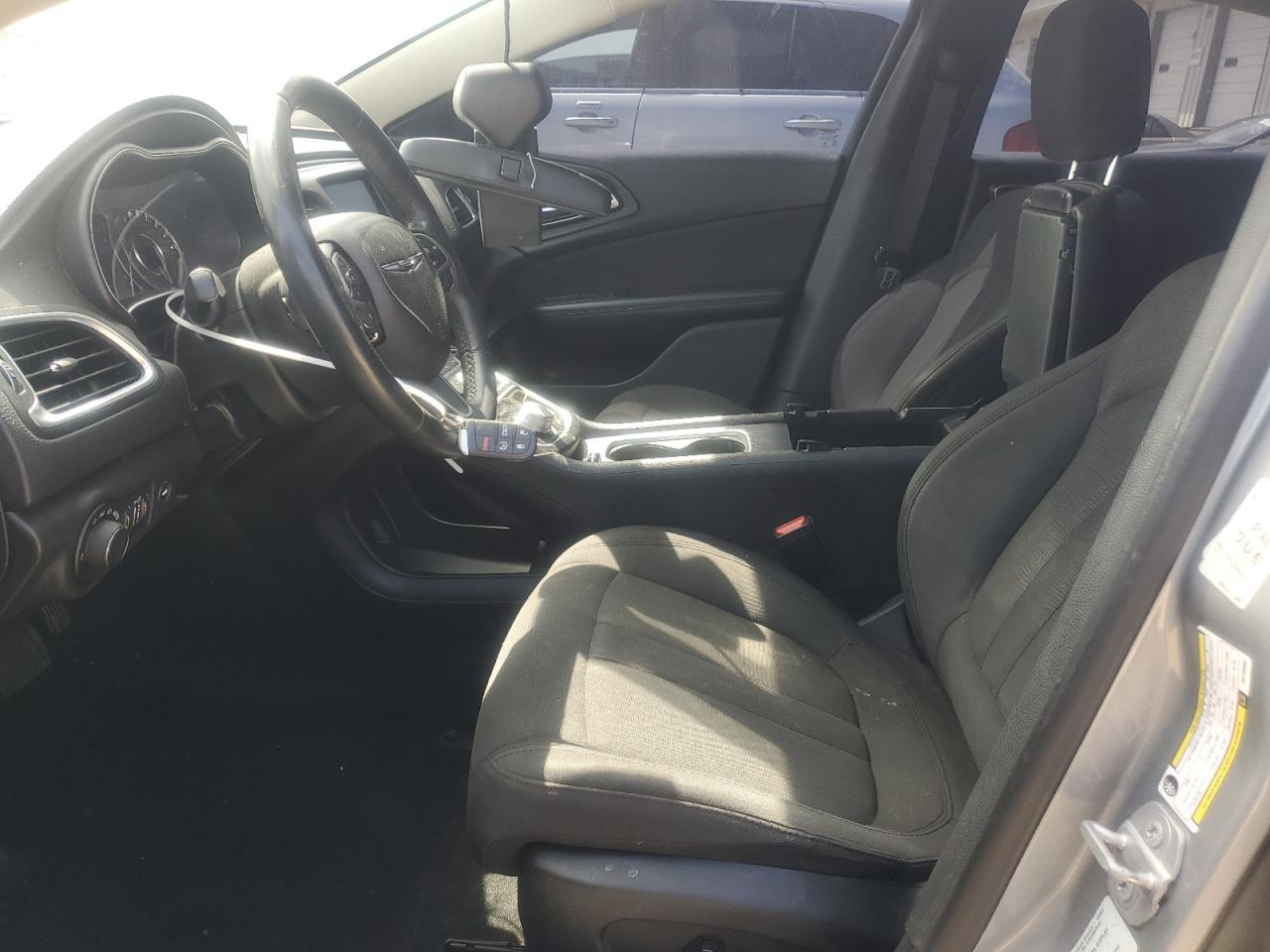 2022 Chrysler 200 Limited - Фото 7