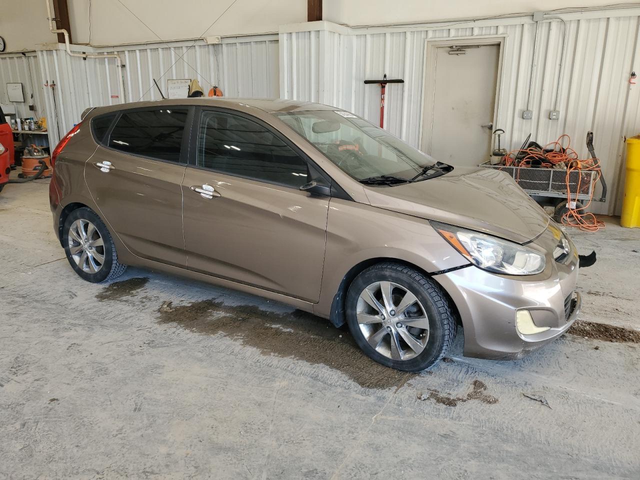 2012 Hyundai Accent Se - Image 4