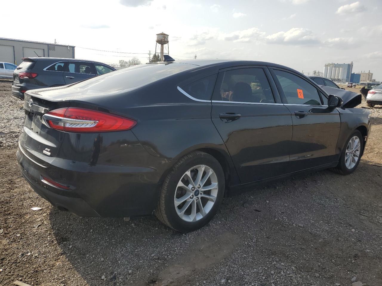 2020 Ford Fusion Se - Фото 3