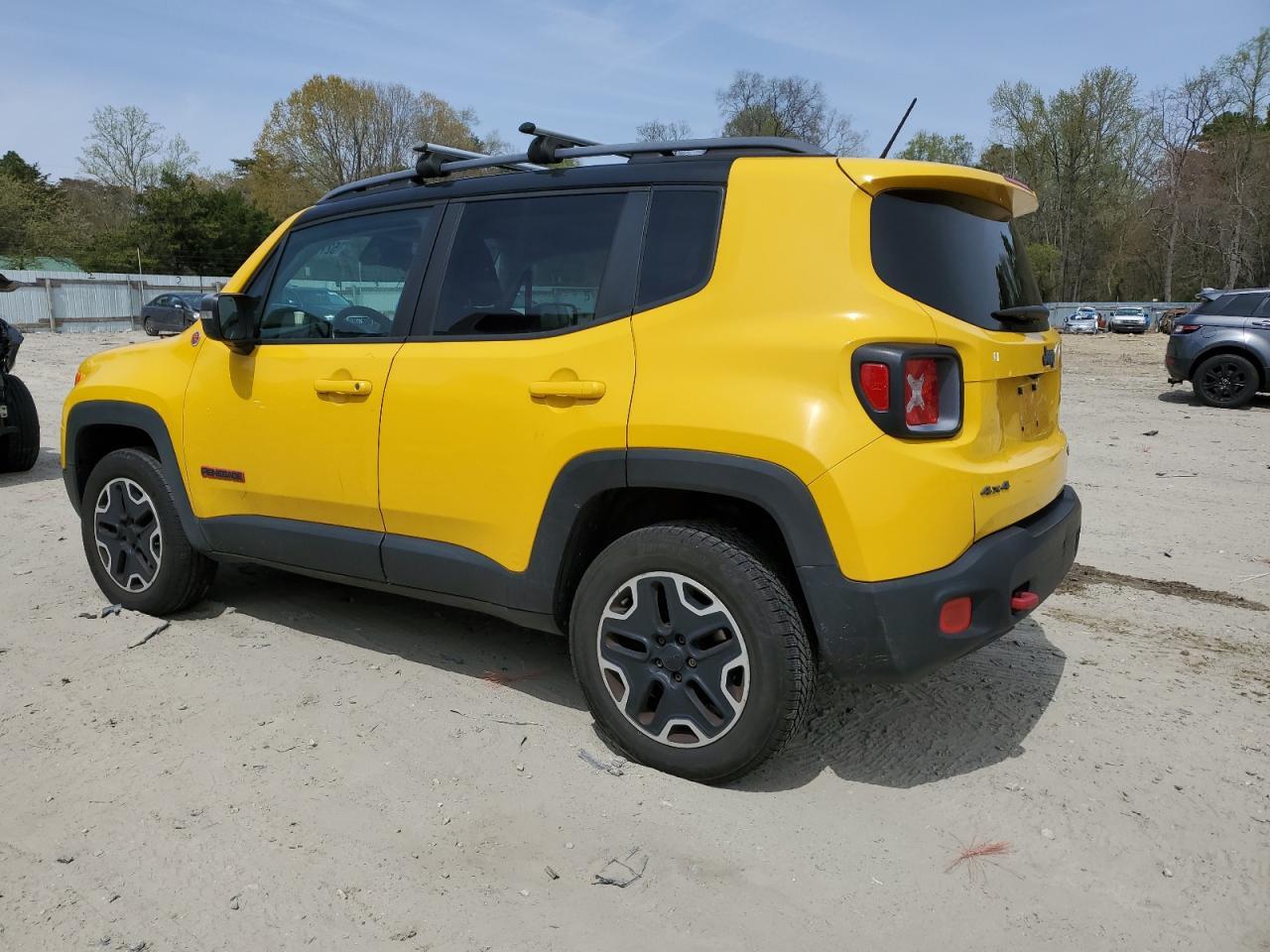 2015 Jeep Renegade Trailhawk - Фото 2