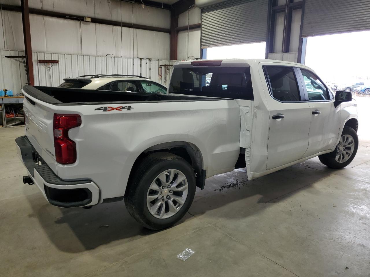 2023 Chevrolet Silverado K1500 Custom - Фото 3