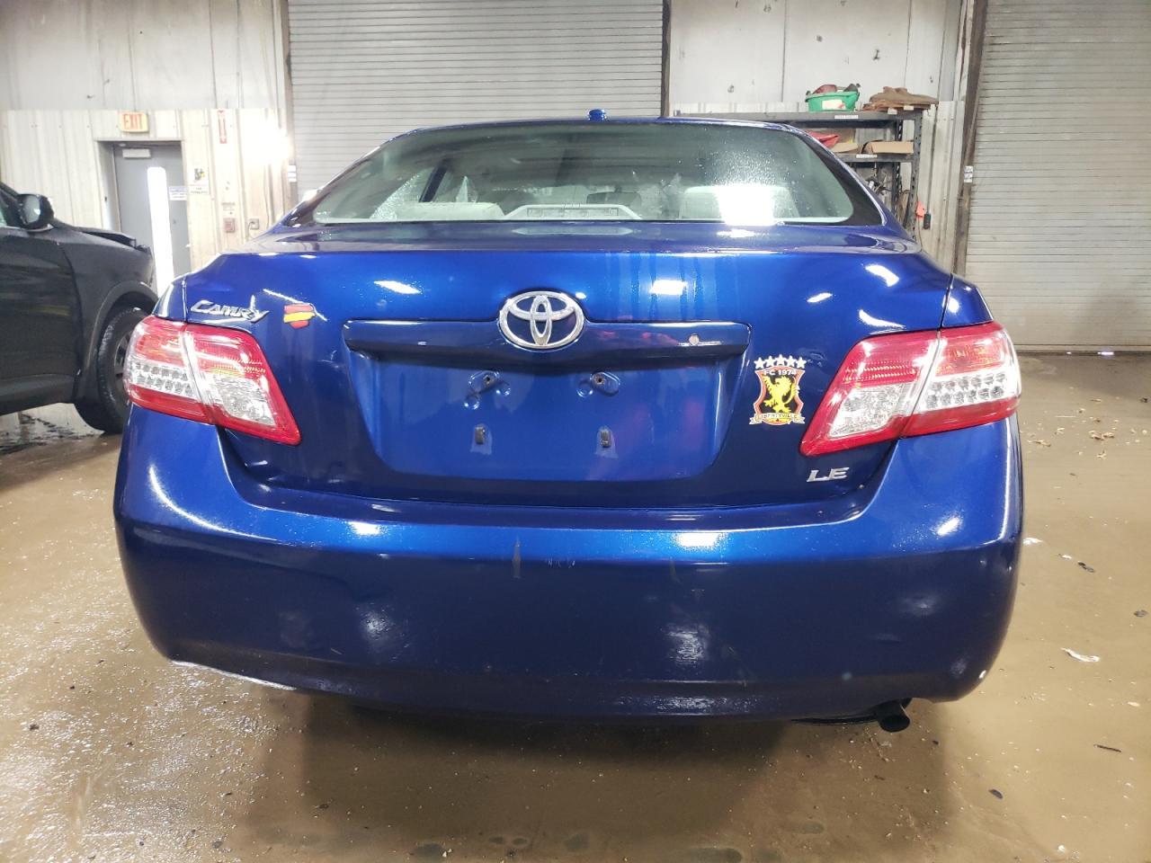 2010 Toyota Camry Base - Фото 6