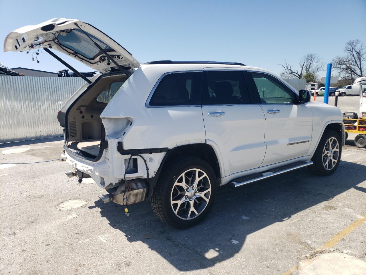 2020 Jeep Grand Cherokee Overland - Фото 3