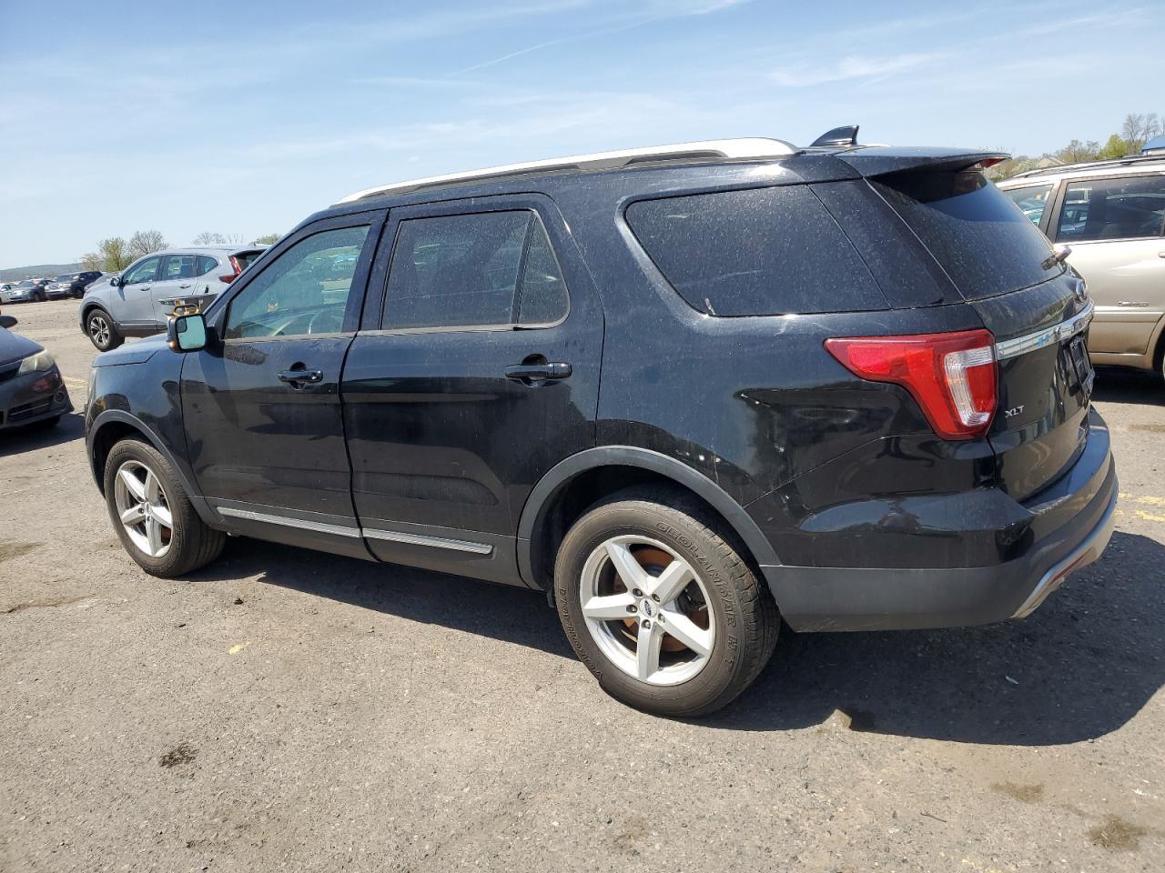 2016 Ford Explorer Xlt - Фото 2