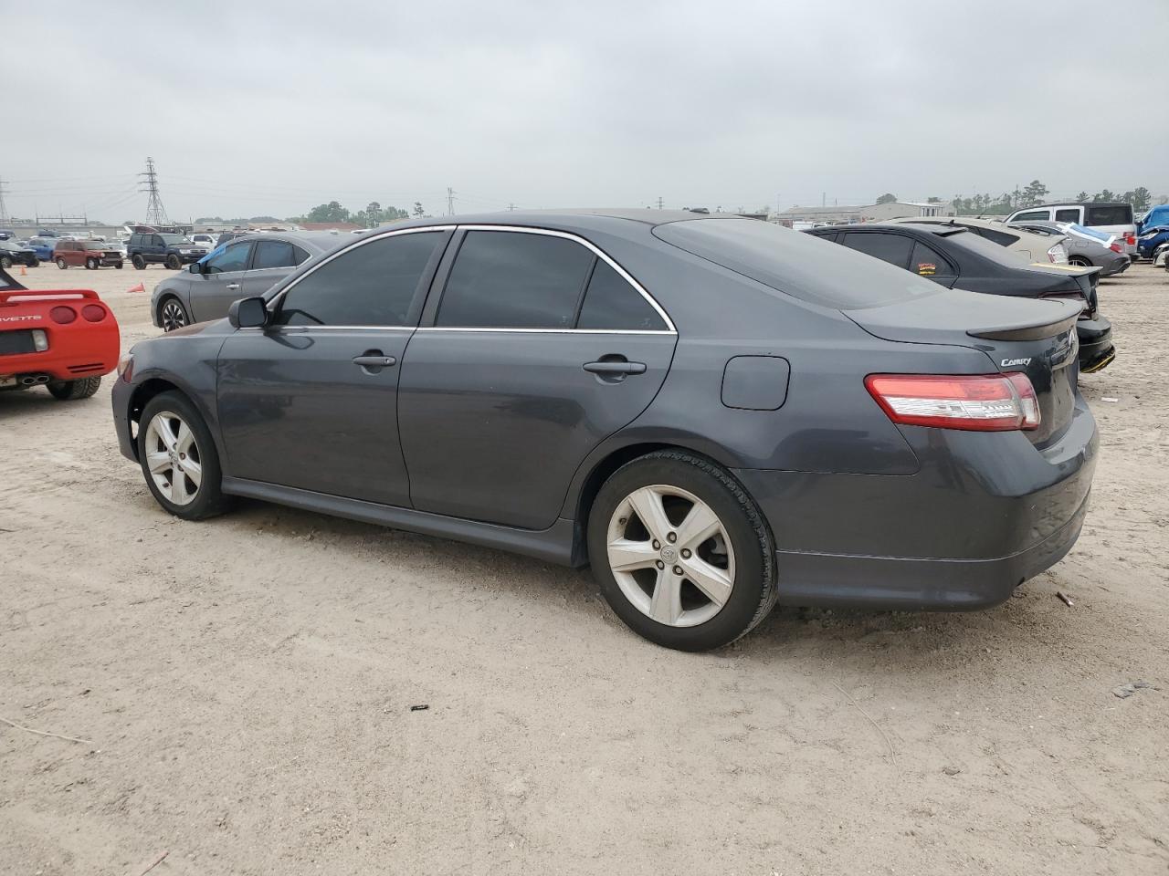 2011 Toyota Camry Base - Фото 2