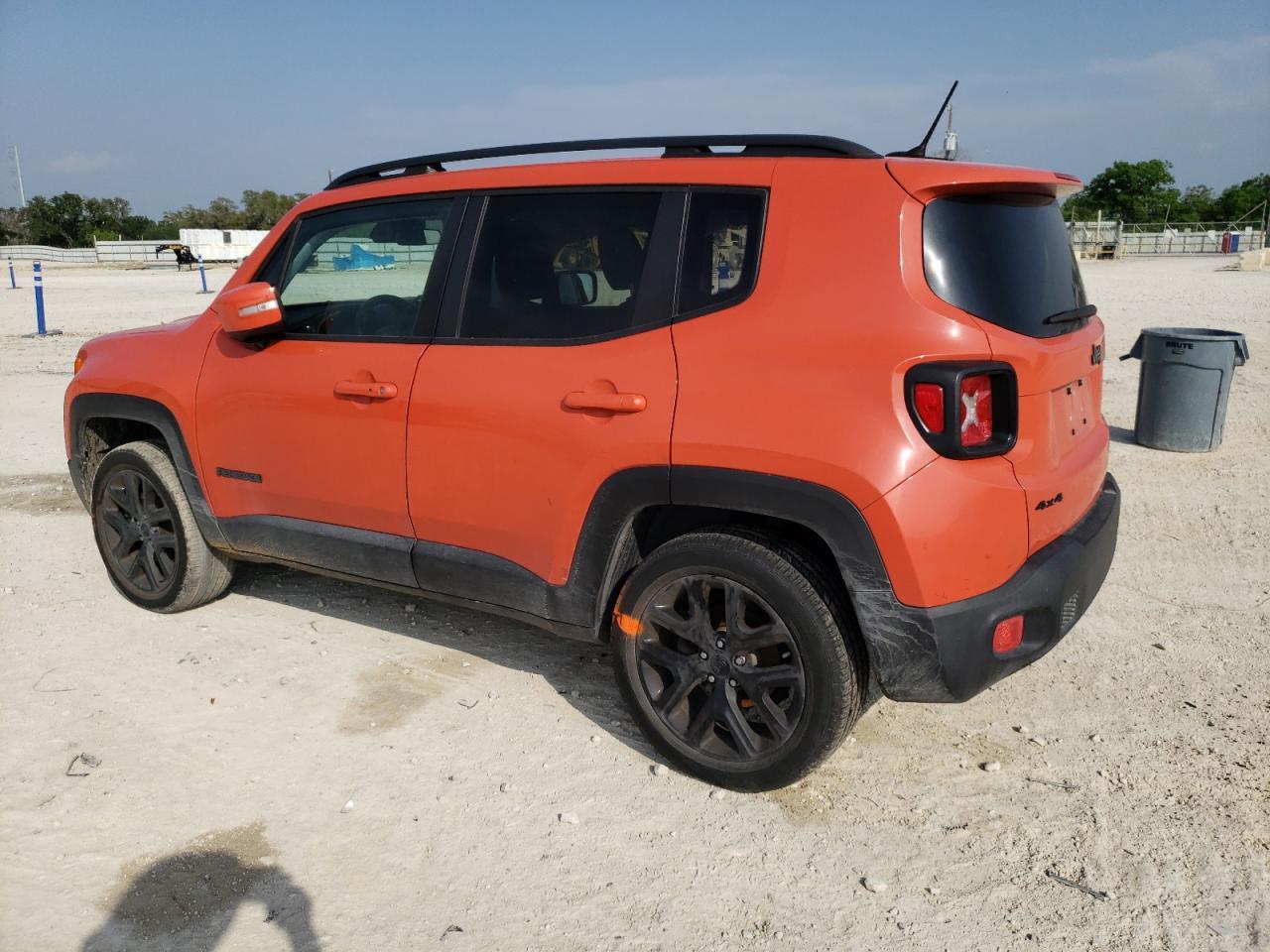 2017 Jeep Renegade Latitude - Image 2