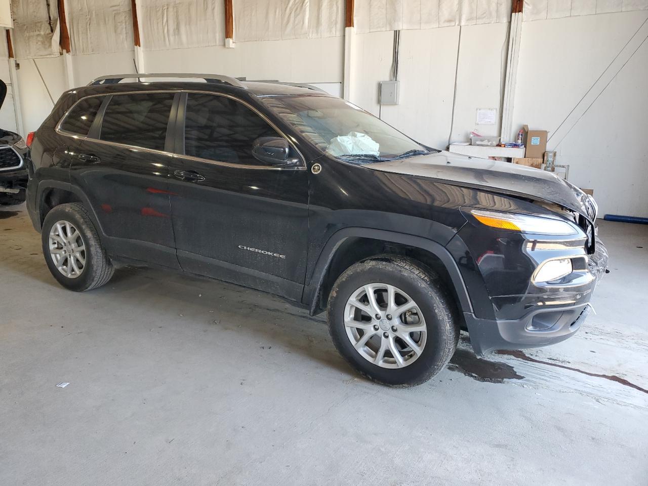 2018 Jeep Cherokee Latitude Plus - Image 4