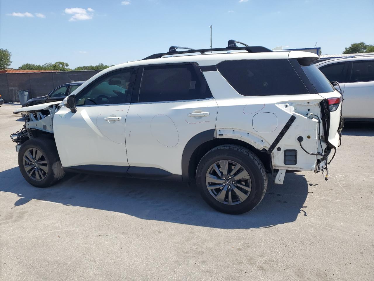 2022 Nissan Pathfinder Sv - Image 2