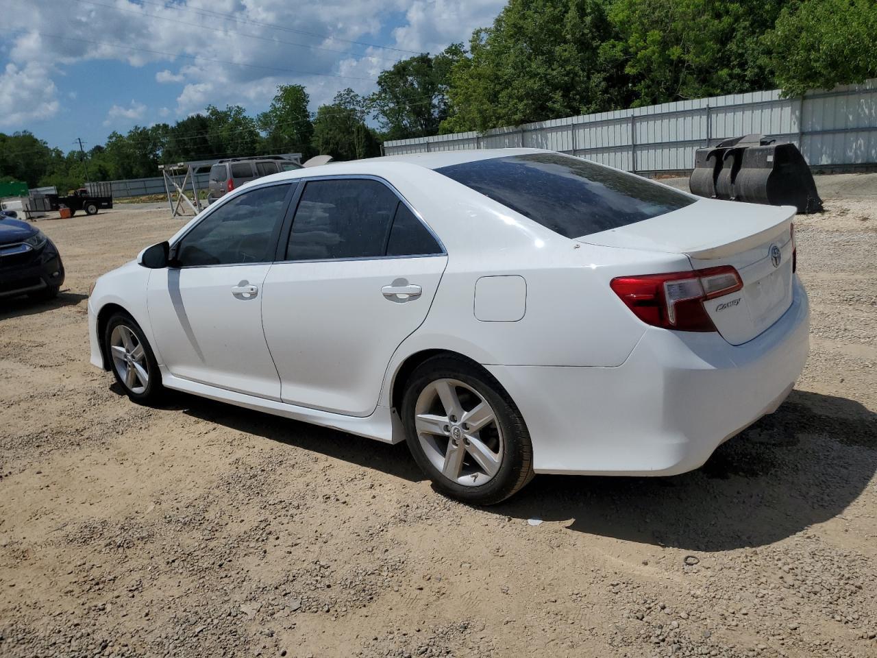 2012 Toyota Camry Base - Фото 2