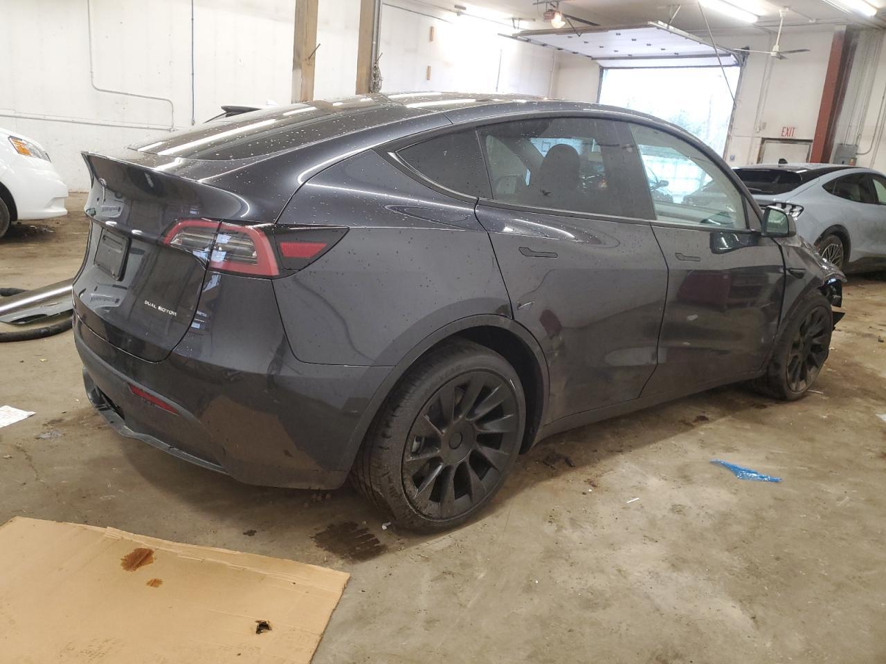 2024 Tesla Model Y - Фото 3