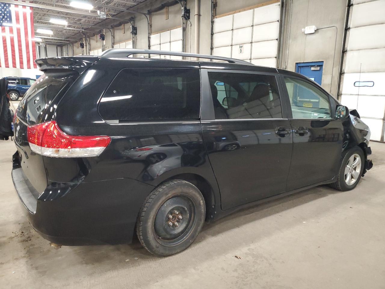2013 Toyota Sienna Le - Image 3
