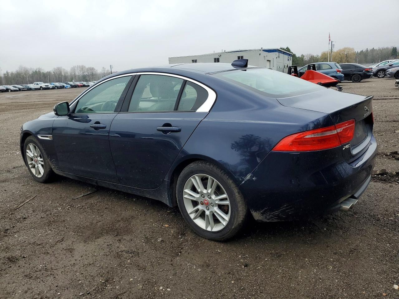 2017 Jaguar Xe Premium - Фото 2